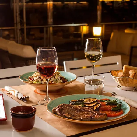 Monterrey By Pierre & Hotel Roses